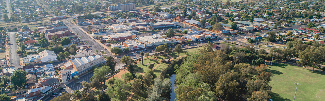 Quick links to the following categories of Dubbo Regional Council's website: applying and post-approval; planning controls, tools and resources; overview of application process.